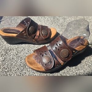 Thom McAn Women's Wendy Brown Wedge Heel Sandal Women's Size 6.5